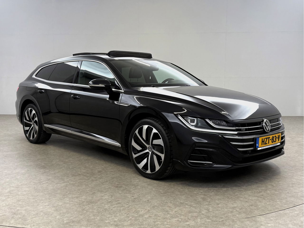 Volkswagen Arteon Shooting Brake 1.4 TSI eHybrid R-Line | Pano | Sfeerverl. | HuD | Virtual | Trekh. | LED | Carplay | Camera