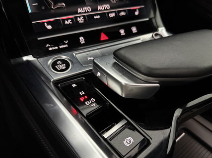 Audi e-tron 55 Quattro S-line 95 kWh | Pano | B&O | Virtual | Sfeerverl. | Trekh | Memory | NAP