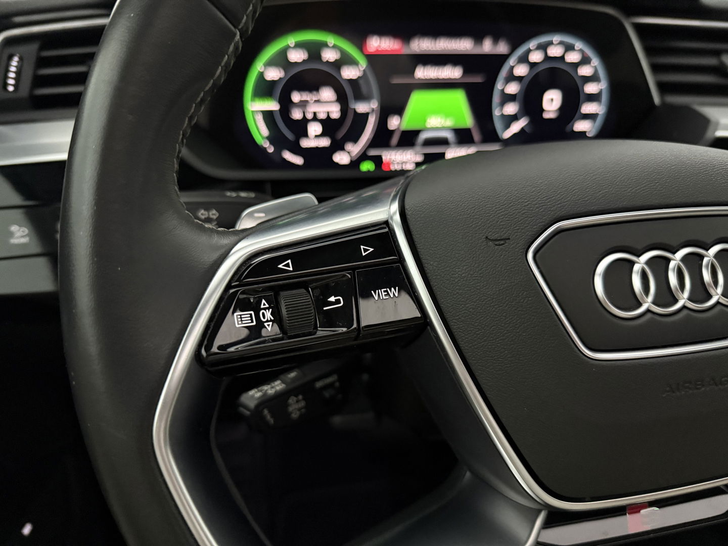 Audi e-tron 55 Quattro S-line 95 kWh | Pano | B&O | Virtual | Sfeerverl. | Trekh | Memory | NAP