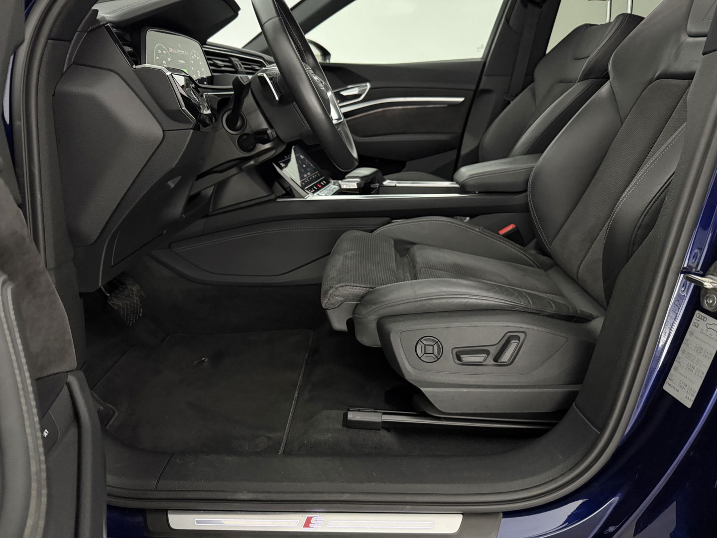 Audi e-tron 55 Quattro S-line 95 kWh | Pano | B&O | Virtual | Sfeerverl. | Trekh | Memory | NAP