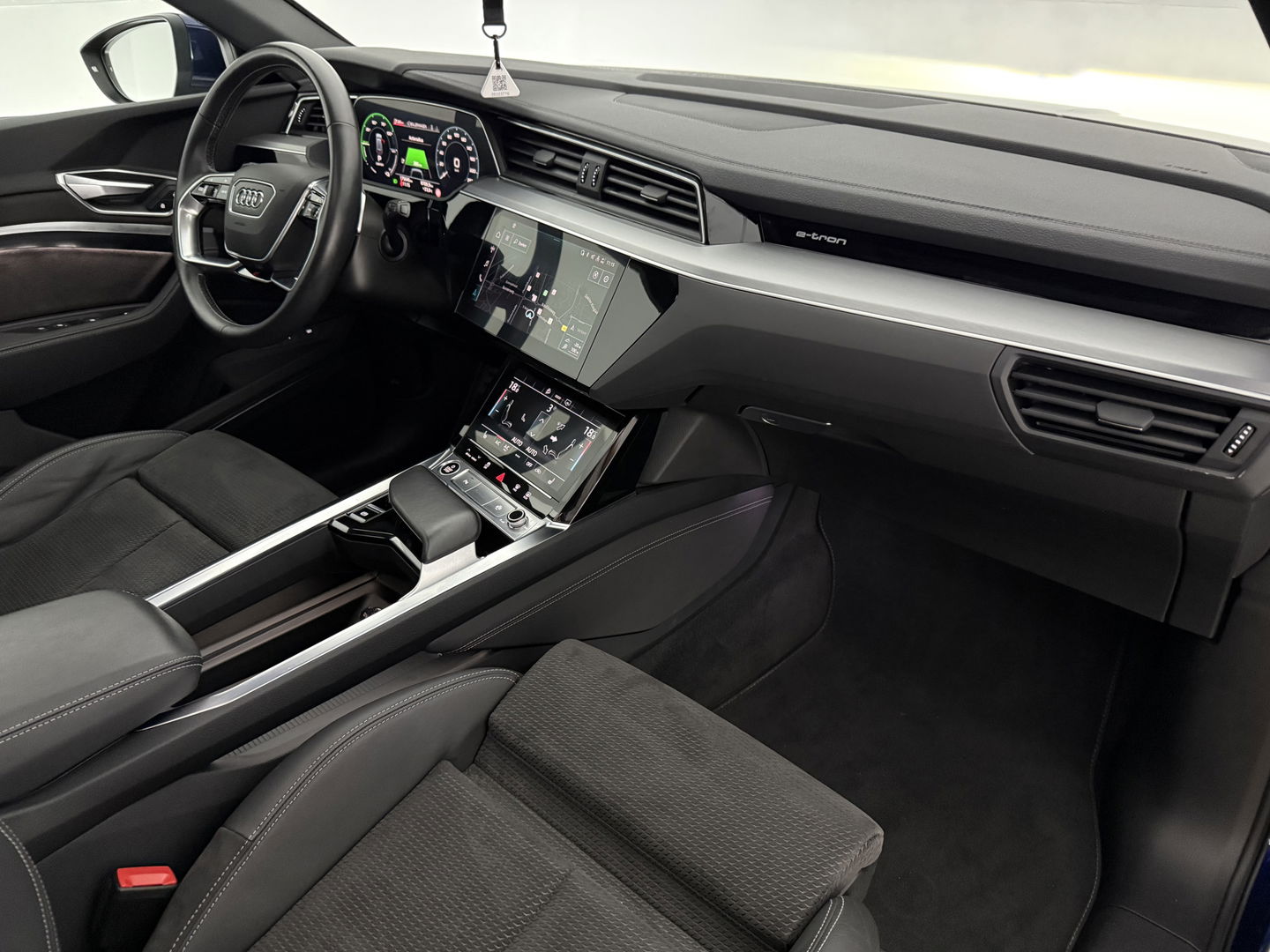 Audi e-tron 55 Quattro S-line 95 kWh | Pano | B&O | Virtual | Sfeerverl. | Trekh | Memory | NAP