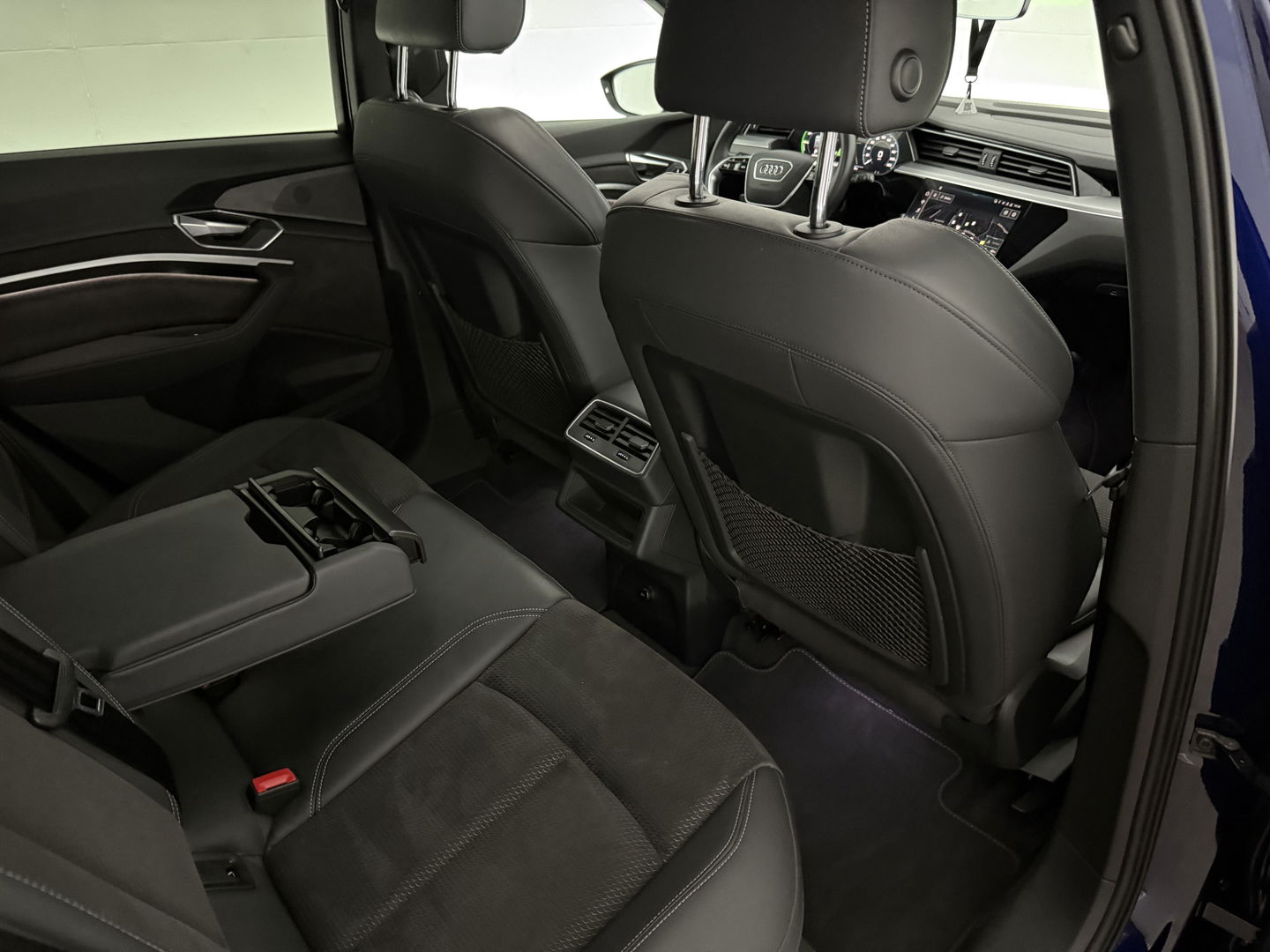 Audi e-tron 55 Quattro S-line 95 kWh | Pano | B&O | Virtual | Sfeerverl. | Trekh | Memory | NAP