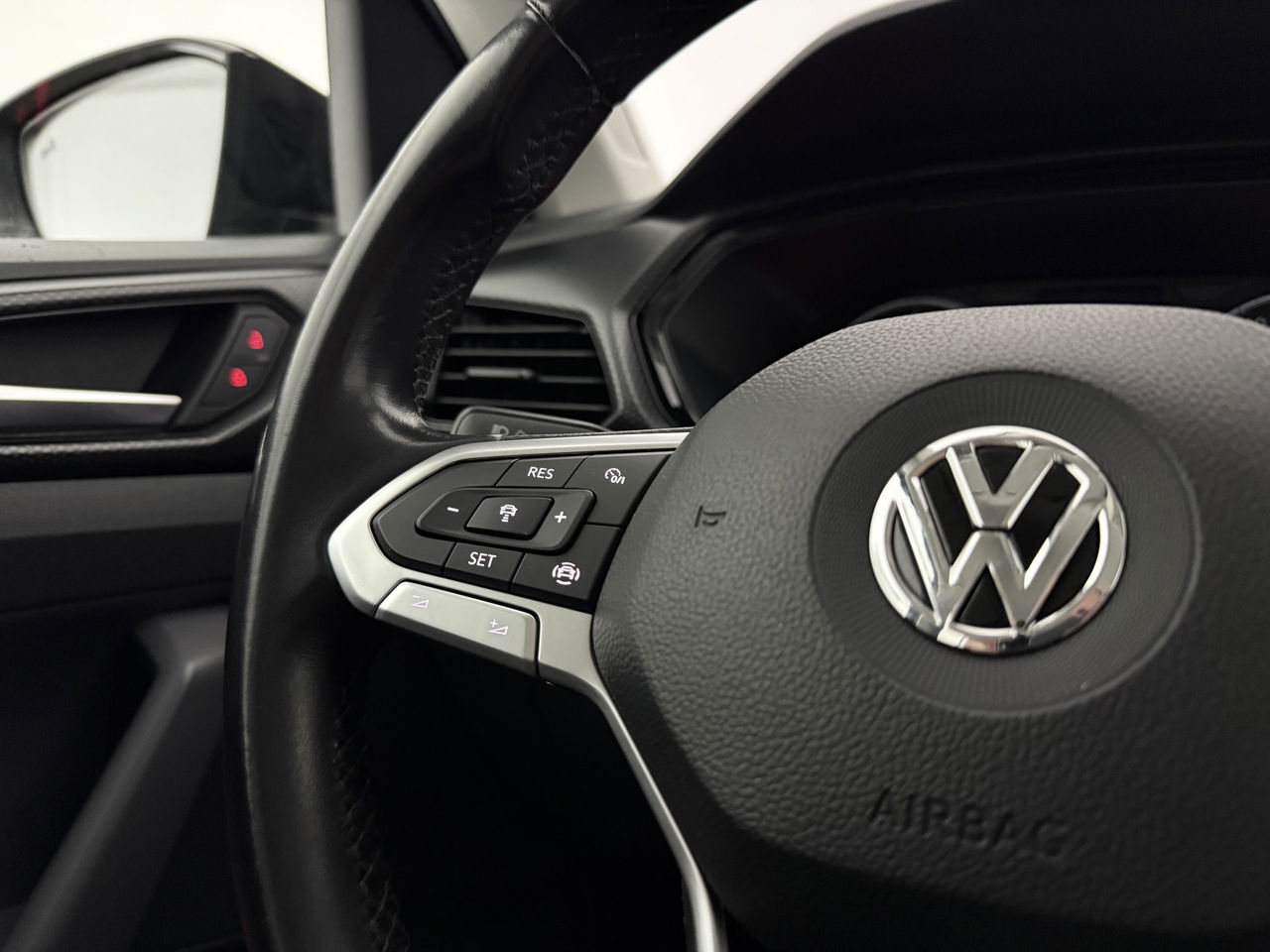 Volkswagen T-Cross 1.0 TSI | LED | Carplay | Airco | Adaptieve Cruise | Navigatie | NAP