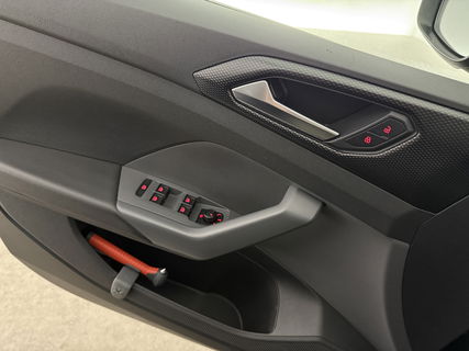 Volkswagen T-Cross 1.0 TSI | LED | Carplay | Airco | Adaptieve Cruise | Navigatie | NAP