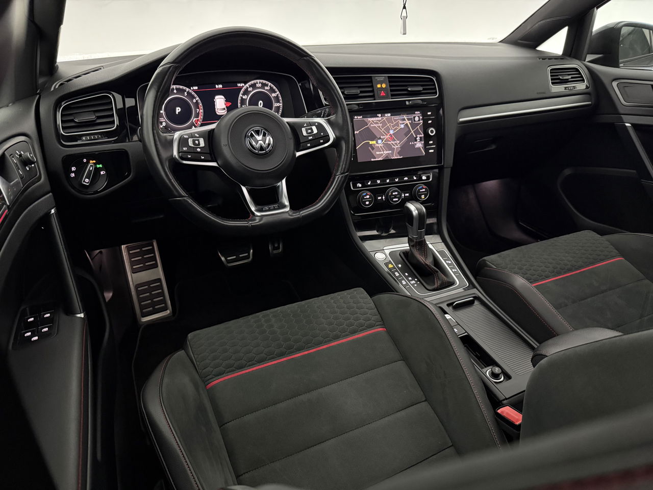 Volkswagen Golf 2.0 TSI GTI Performance | 245PK | Pano | Virtual | LED | Carplay | 19"LMV