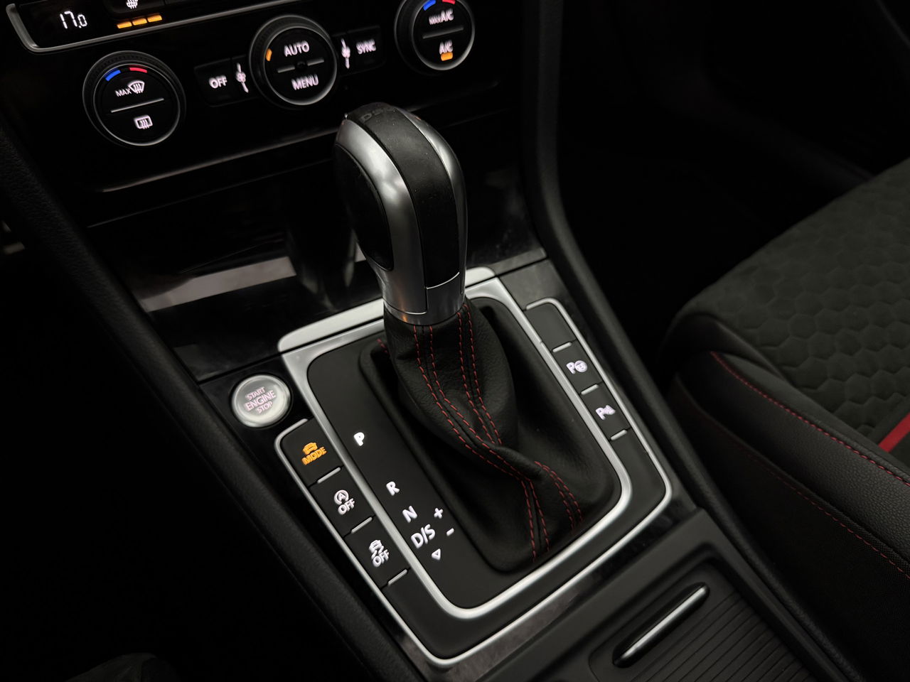 Volkswagen Golf 2.0 TSI GTI Performance | 245PK | Pano | Virtual | LED | Carplay | 19"LMV