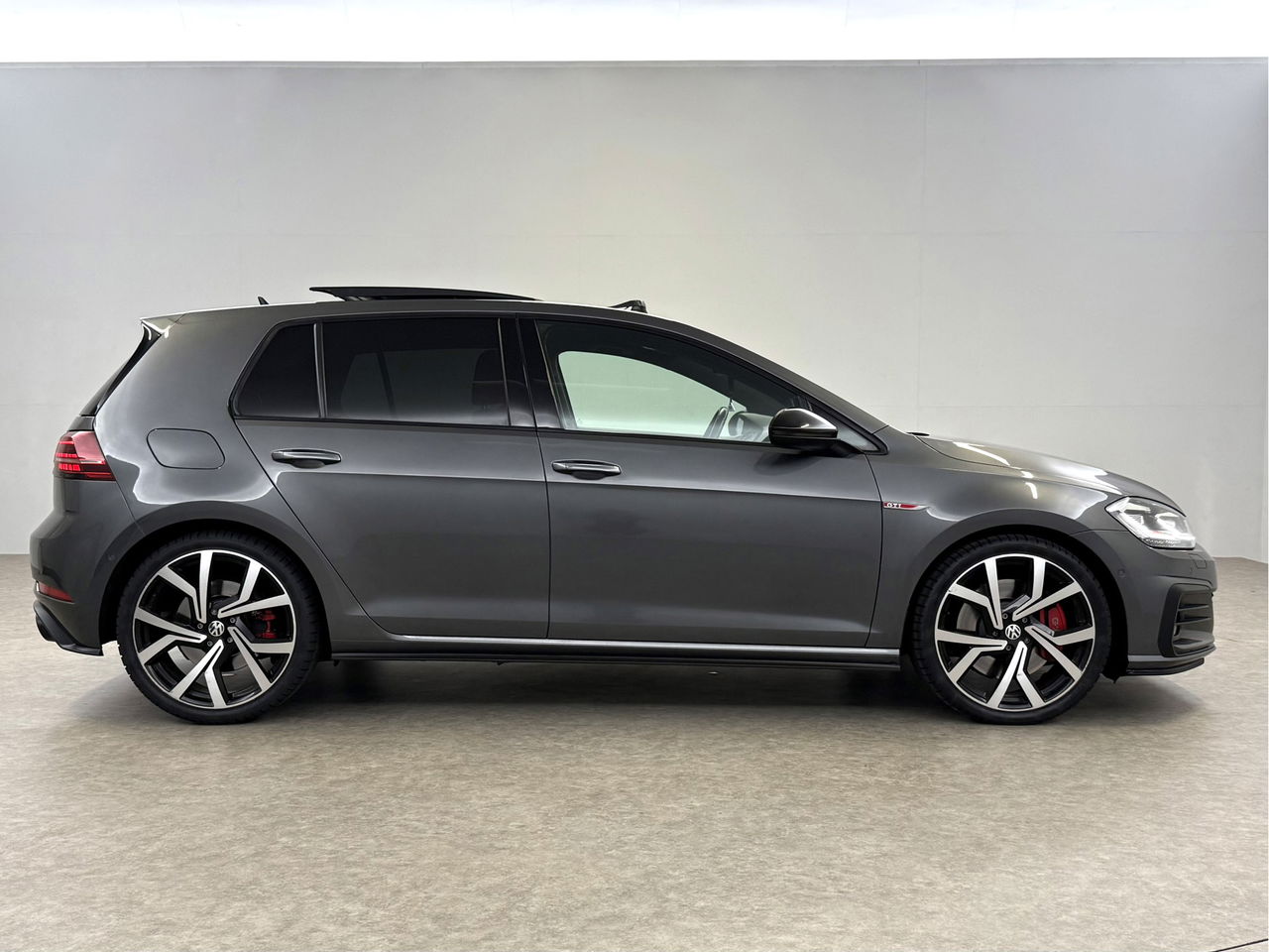 Volkswagen Golf 2.0 TSI GTI Performance | 245PK | Pano | Virtual | LED | Carplay | 19"LMV
