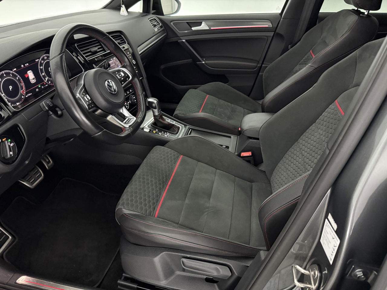 Volkswagen Golf 2.0 TSI GTI Performance | 245PK | Pano | Virtual | LED | Carplay | 19"LMV
