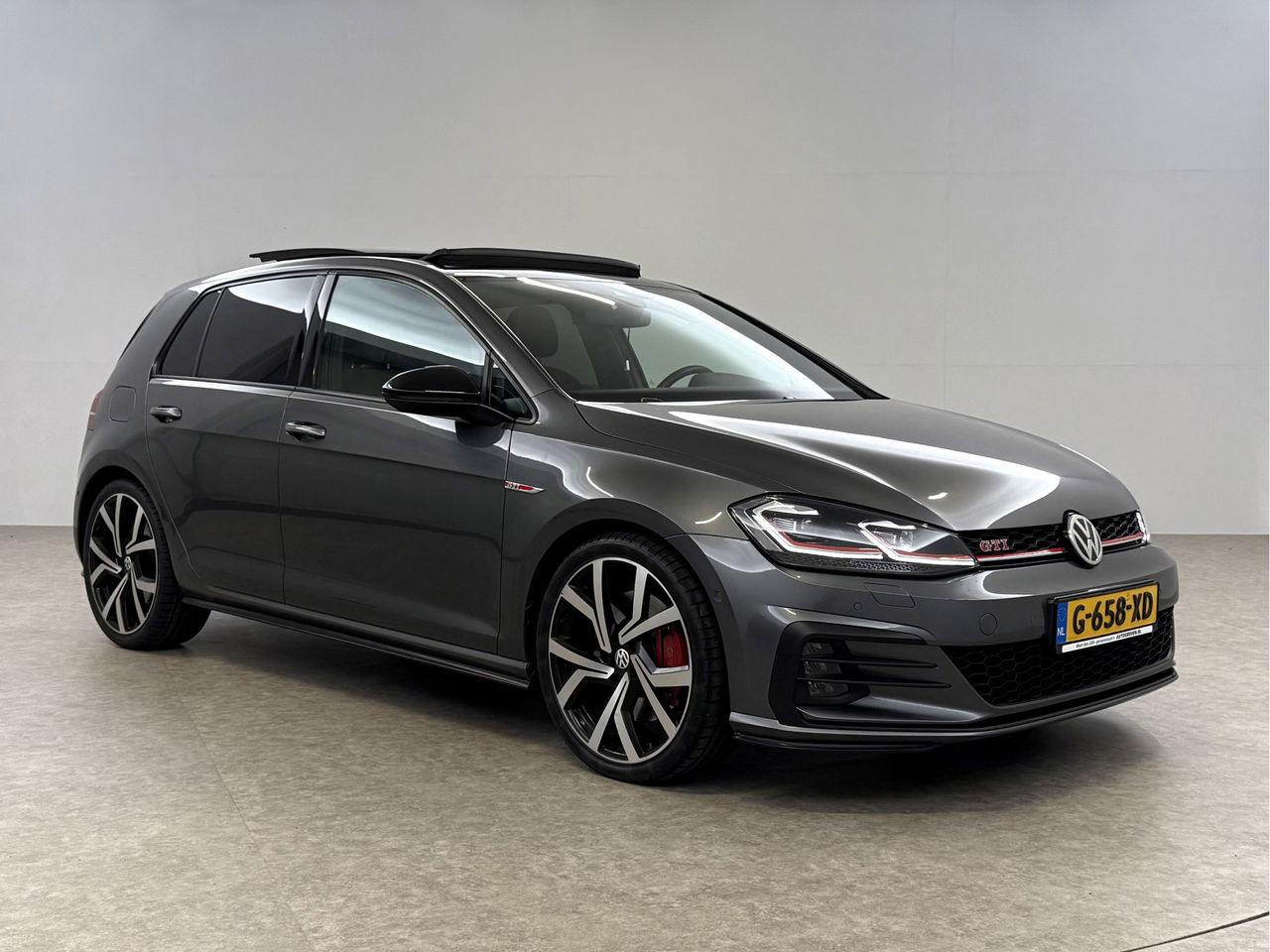 Volkswagen Golf 2.0 TSI GTI Performance | 245PK | Pano | Virtual | LED | Carplay | 19"LMV