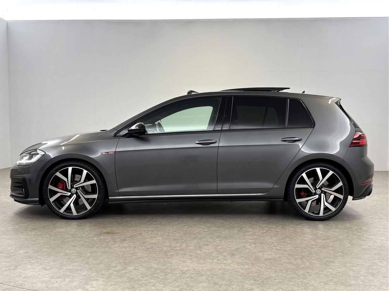 Volkswagen Golf 2.0 TSI GTI Performance | 245PK | Pano | Virtual | LED | Carplay | 19"LMV