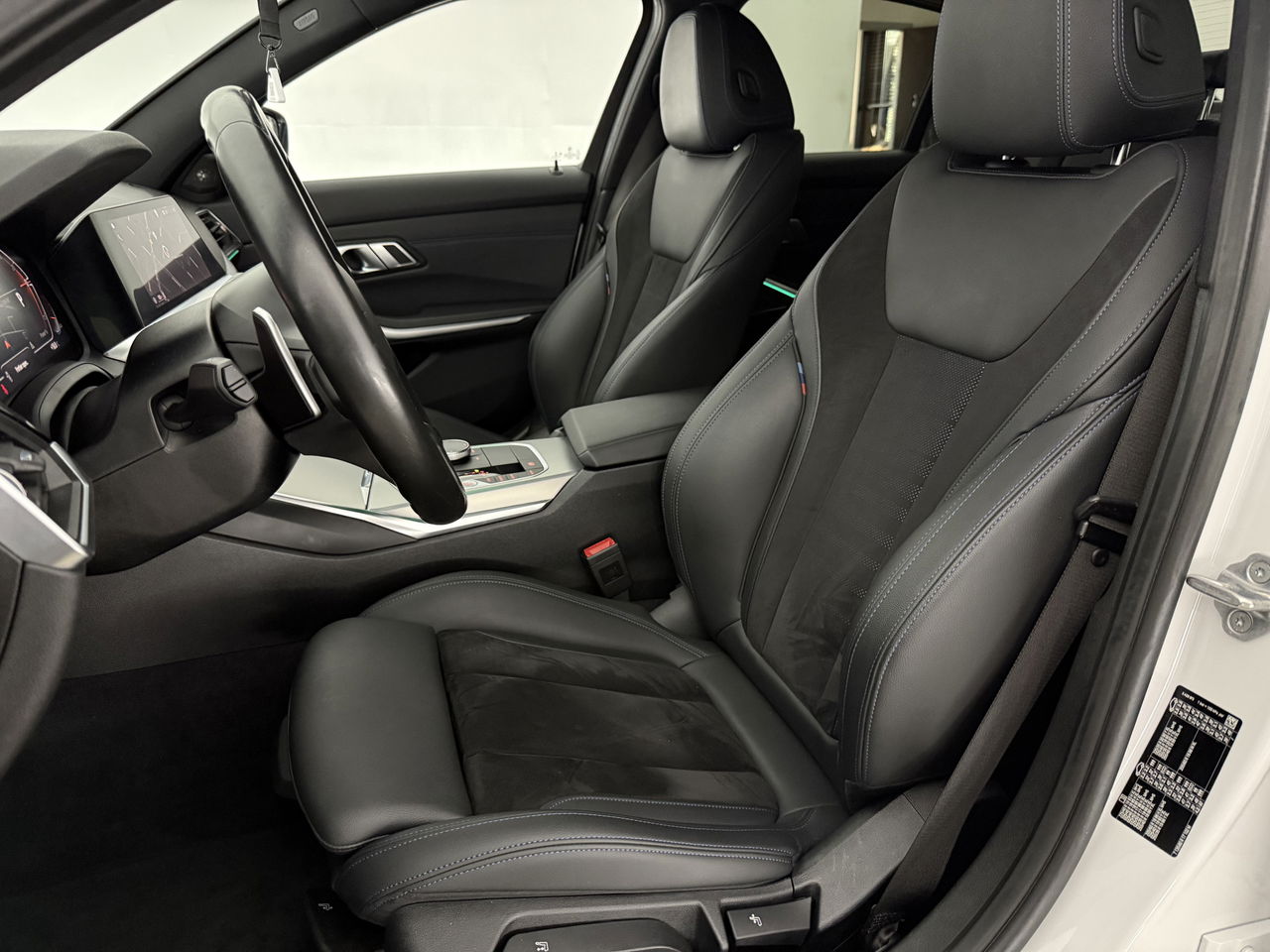 BMW 3-serie 320i | 184PK | M-sport | Sfeerverl. | HuD | H/K | Virtual | Adaptieve Cruise | Carplay | NAP