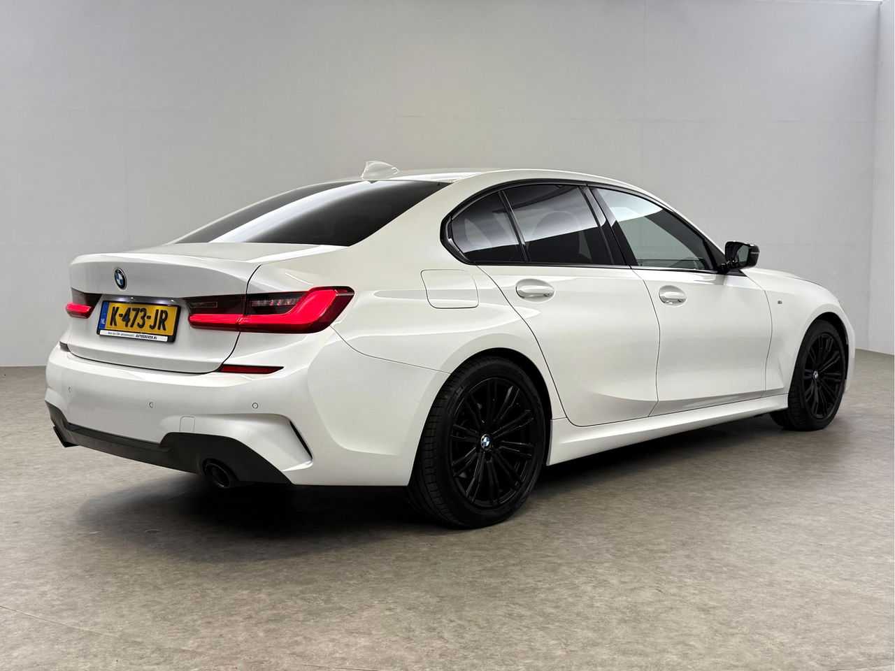 BMW 3-serie 320i | 184PK | M-sport | Sfeerverl. | HuD | H/K | Virtual | Adaptieve Cruise | Carplay | NAP
