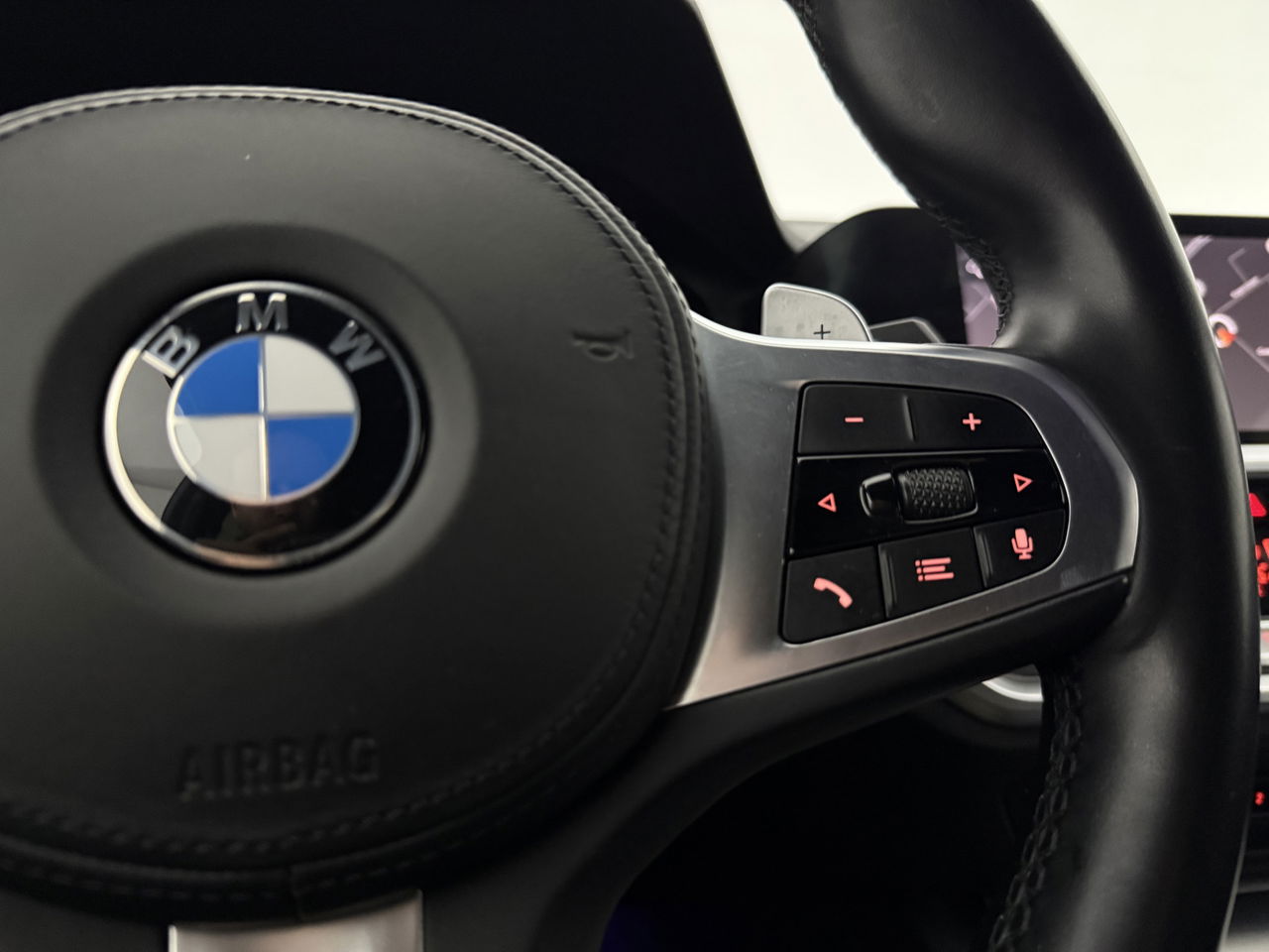 BMW 3-serie 320i | 184PK | M-sport | Sfeerverl. | HuD | H/K | Virtual | Adaptieve Cruise | Carplay | NAP