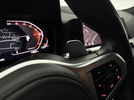 BMW 3-serie 320i | 184PK | M-sport | Sfeerverl. | HuD | H/K | Virtual | Adaptieve Cruise | Carplay | NAP