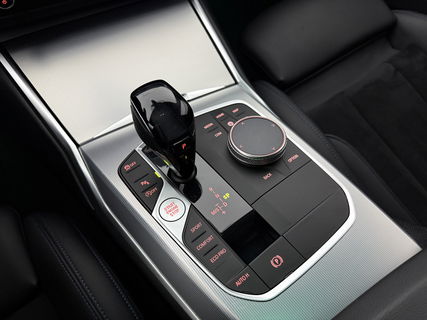 BMW 3-serie 320i | 184PK | M-sport | Sfeerverl. | HuD | H/K | Virtual | Adaptieve Cruise | Carplay | NAP