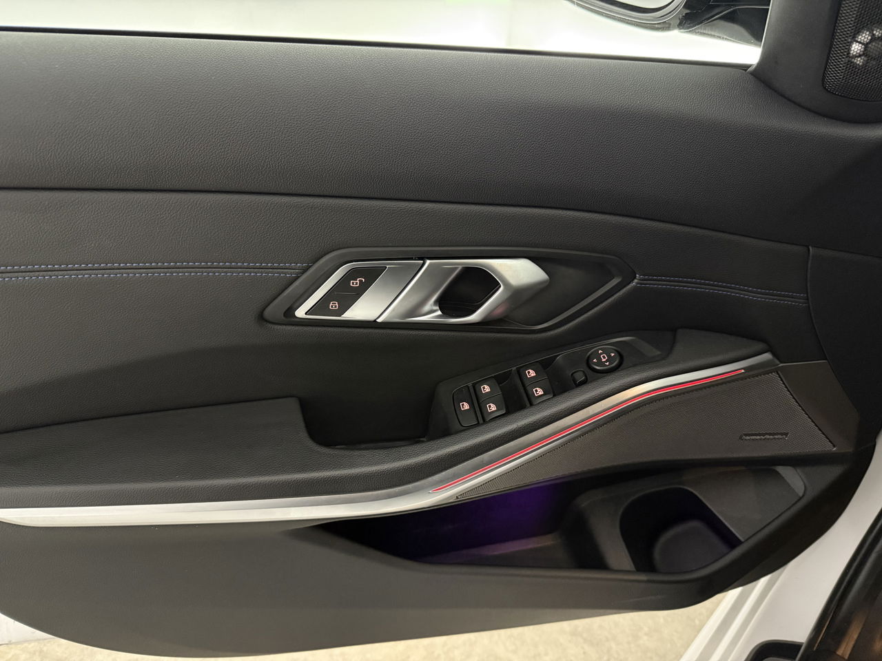 BMW 3-serie 320i | 184PK | M-sport | Sfeerverl. | HuD | H/K | Virtual | Adaptieve Cruise | Carplay | NAP