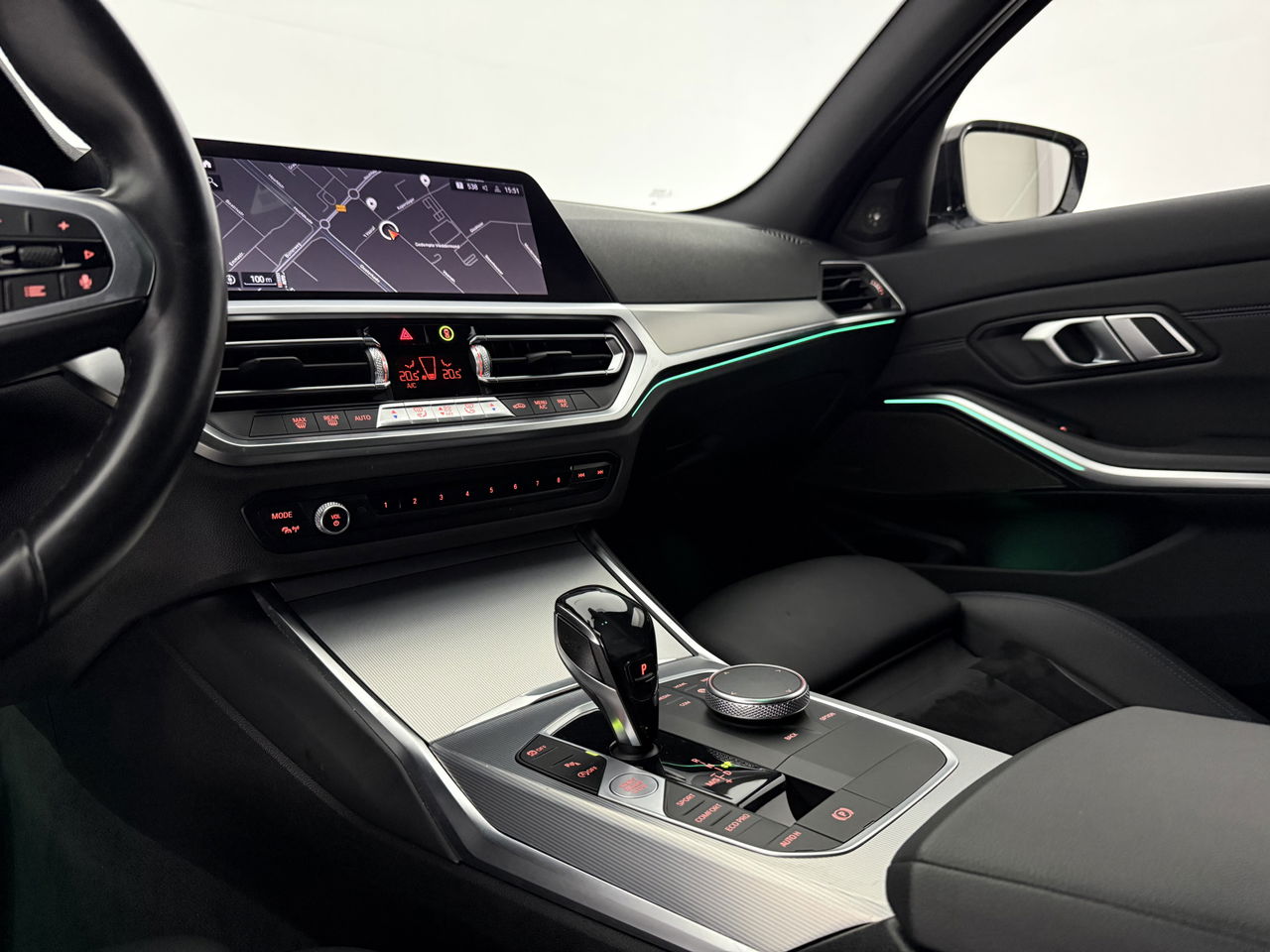 BMW 3-serie 320i | 184PK | M-sport | Sfeerverl. | HuD | H/K | Virtual | Adaptieve Cruise | Carplay | NAP