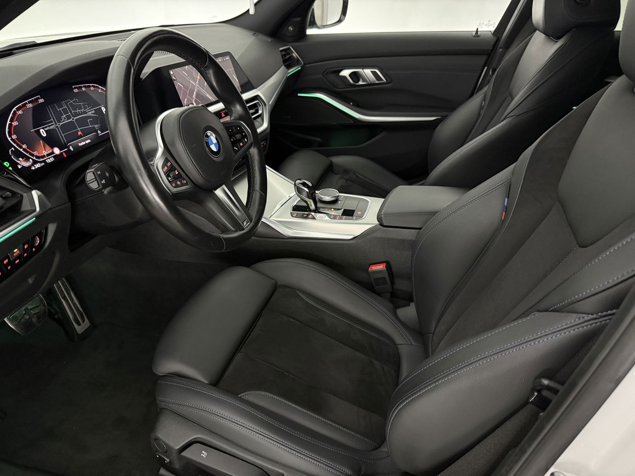 BMW 3-serie 320i | 184PK | M-sport | Sfeerverl. | HuD | H/K | Virtual | Adaptieve Cruise | Carplay | NAP