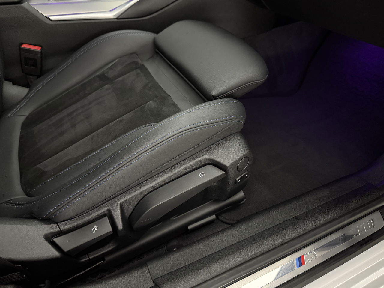 BMW 3-serie 320i | 184PK | M-sport | Sfeerverl. | HuD | H/K | Virtual | Adaptieve Cruise | Carplay | NAP