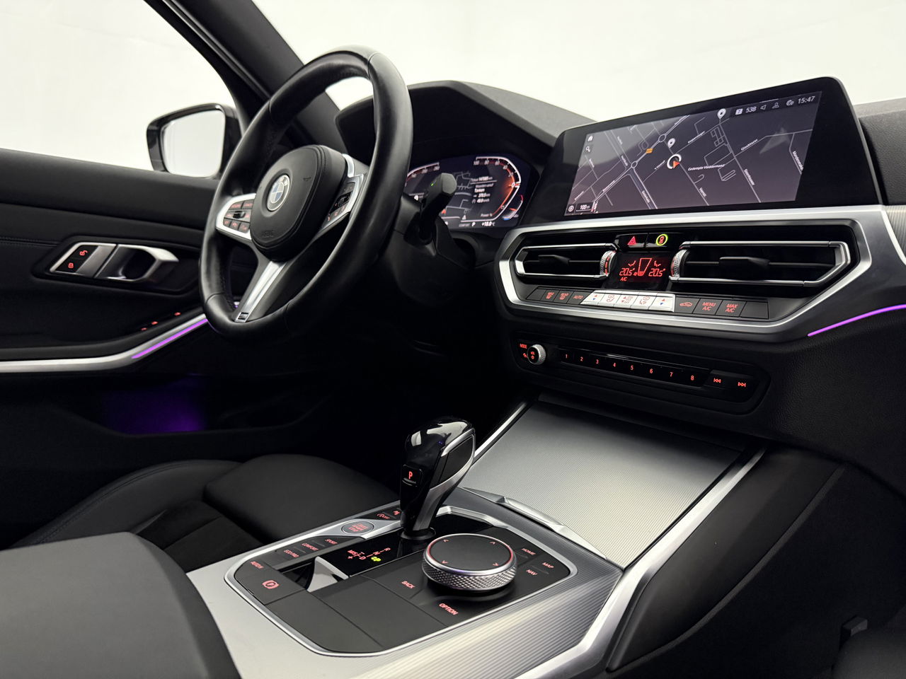 BMW 3-serie 320i | 184PK | M-sport | Sfeerverl. | HuD | H/K | Virtual | Adaptieve Cruise | Carplay | NAP