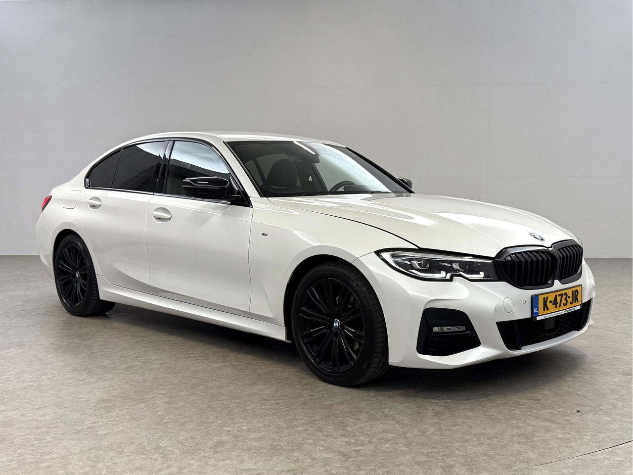 BMW 3-serie 320i | 184PK | M-sport | Sfeerverl. | HuD | H/K | Virtual | Adaptieve Cruise | Carplay | NAP