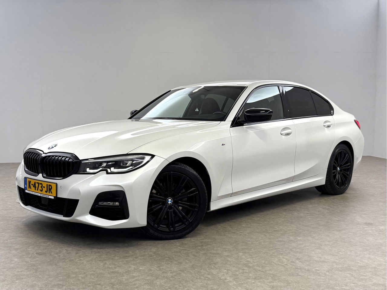 BMW 3-serie 320i | 184PK | M-sport | Sfeerverl. | HuD | H/K | Virtual | Adaptieve Cruise | Carplay | NAP