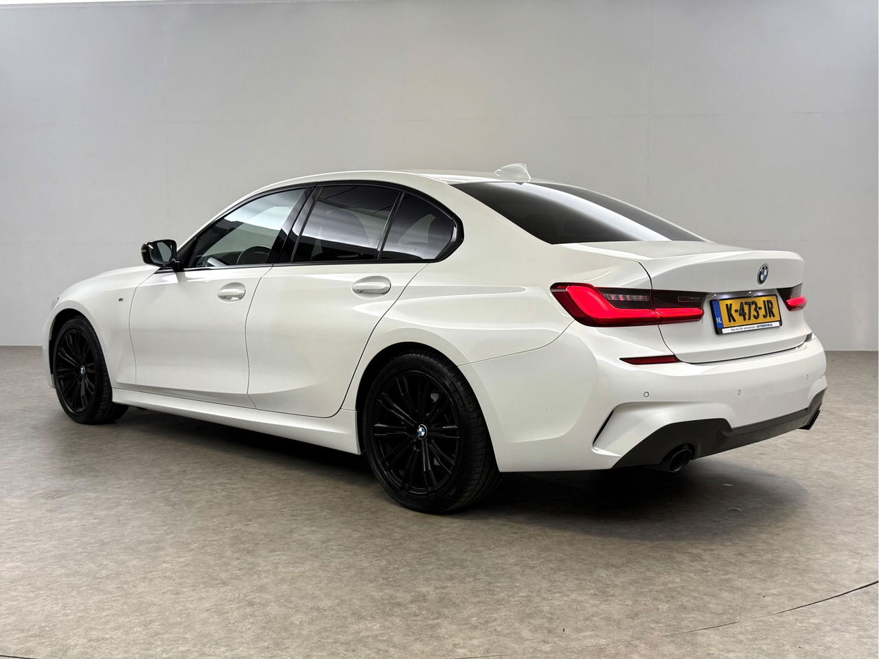 BMW 3-serie 320i | 184PK | M-sport | Sfeerverl. | HuD | H/K | Virtual | Adaptieve Cruise | Carplay | NAP