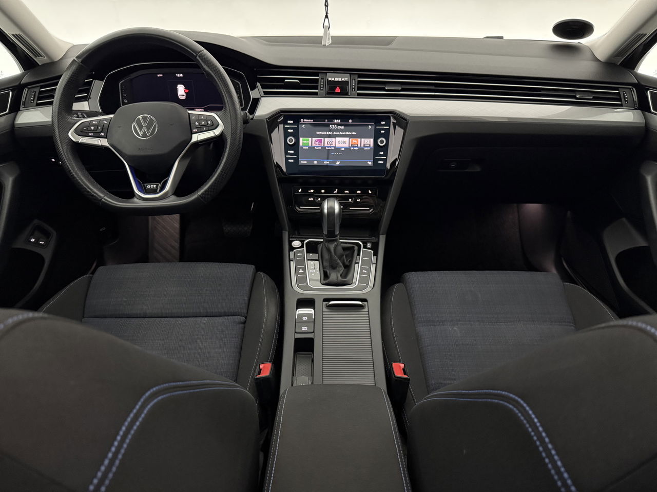 Volkswagen Passat 1.4 GTE PHEV | 231PK | Pano | Virtual | Trekh | Adaptive Cruise | Navi | LED | Camera | Keyless