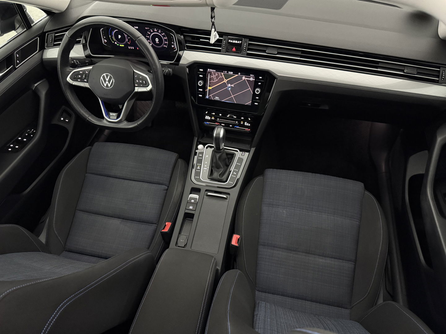 Volkswagen Passat 1.4 GTE PHEV | 231PK | Pano | Virtual | Trekh | Adaptive Cruise | Navi | LED | Camera | Keyless