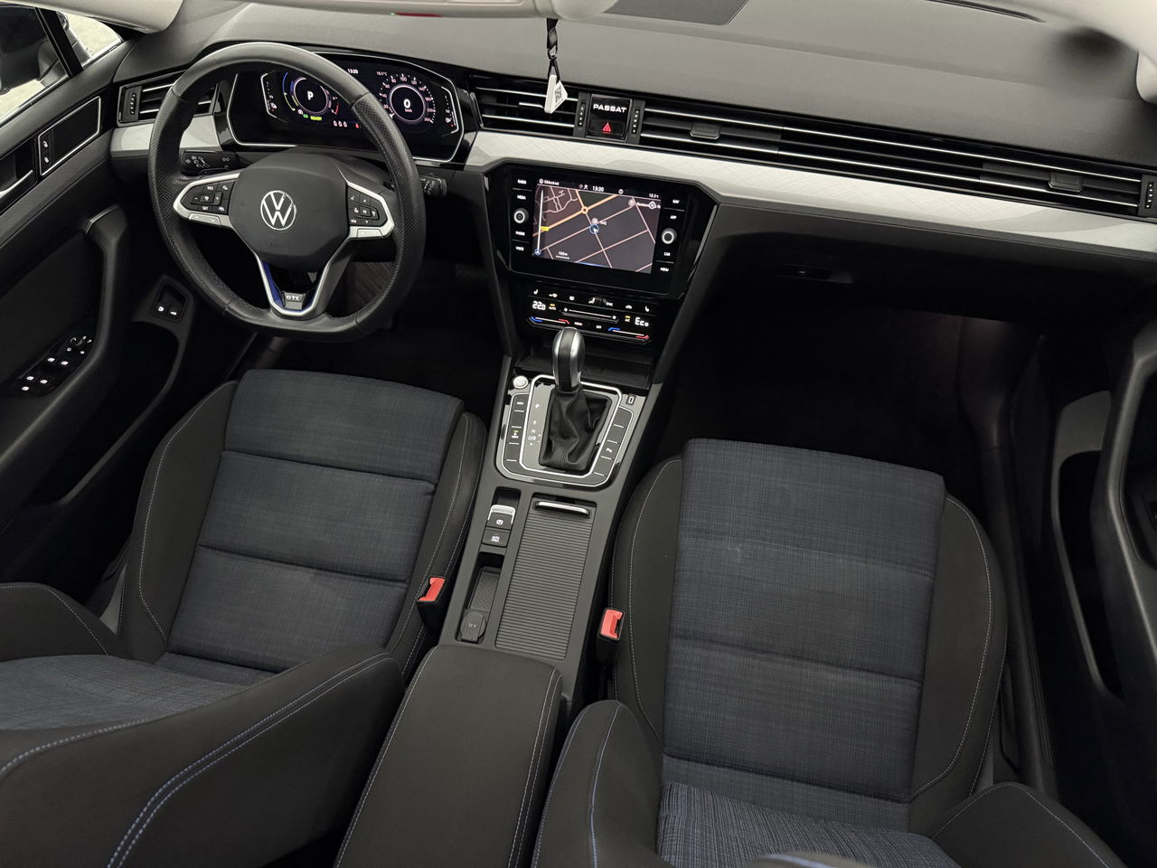 Volkswagen Passat 1.4 GTE PHEV | 231PK | Pano | Virtual | Trekh | Adaptive Cruise | Navi | LED | Camera | Keyless