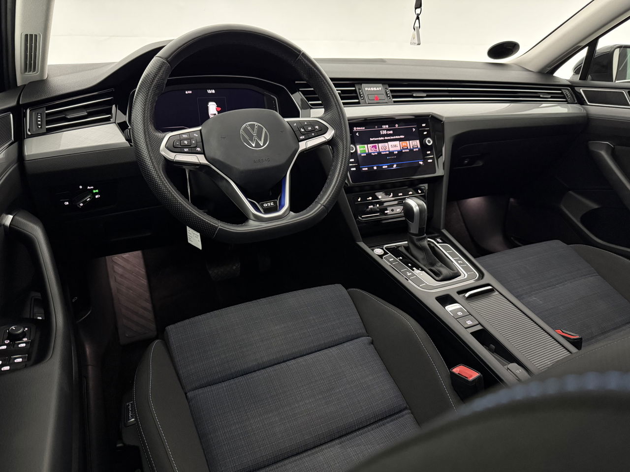Volkswagen Passat 1.4 GTE PHEV | 231PK | Pano | Virtual | Trekh | Adaptive Cruise | Navi | LED | Camera | Keyless