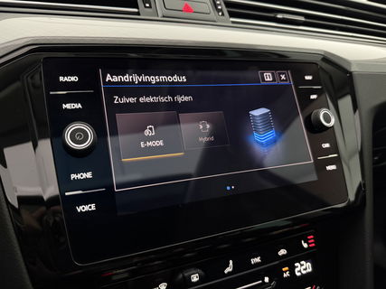 Volkswagen Passat 1.4 GTE PHEV | 231PK | Pano | Virtual | Trekh | Adaptive Cruise | Navi | LED | Camera | Keyless