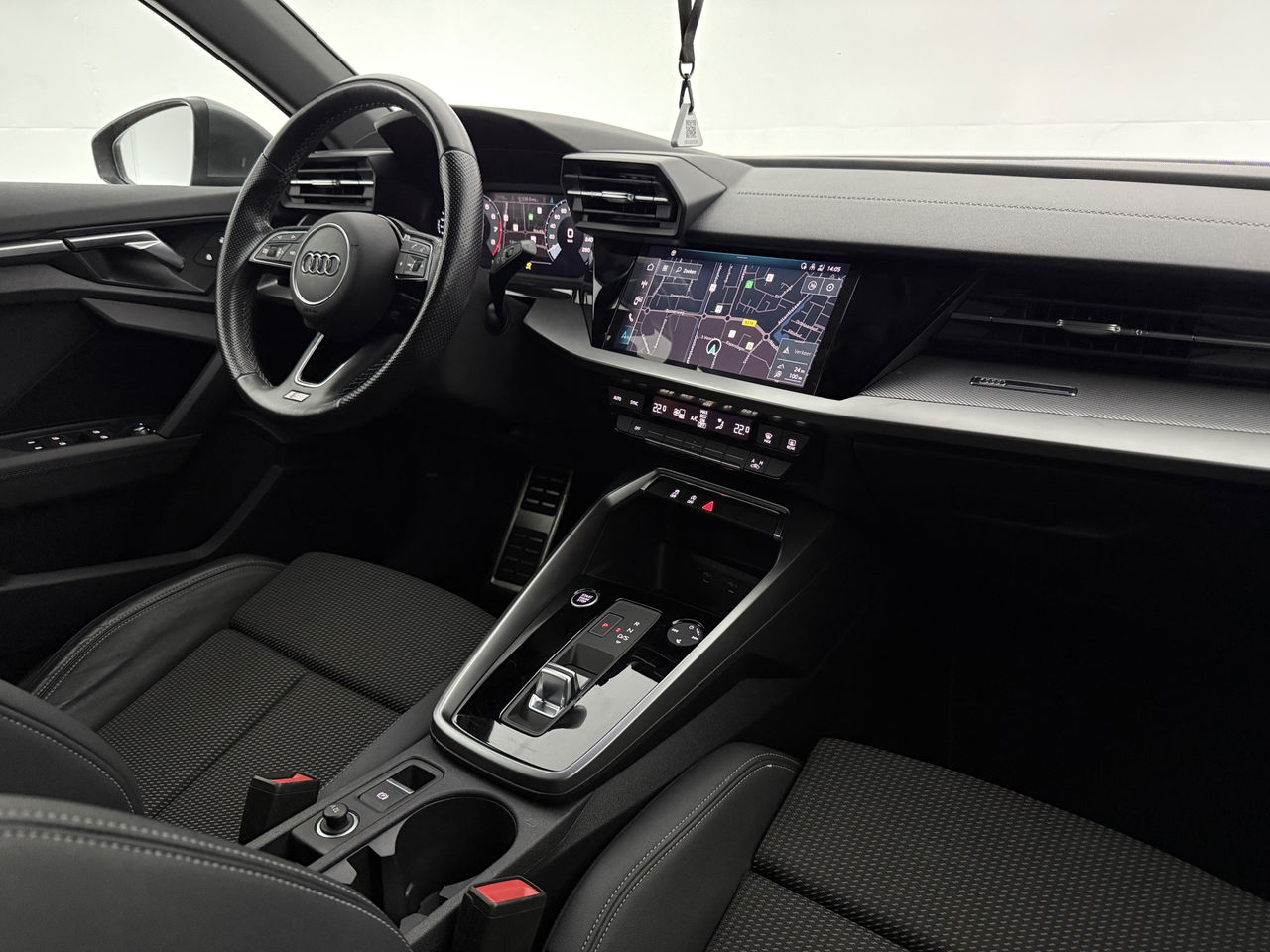 Audi A3 30TFSI S-Line | Virtual | Carplay | Navi | Parkeersens. | Stoelverwarming | LED | NAP