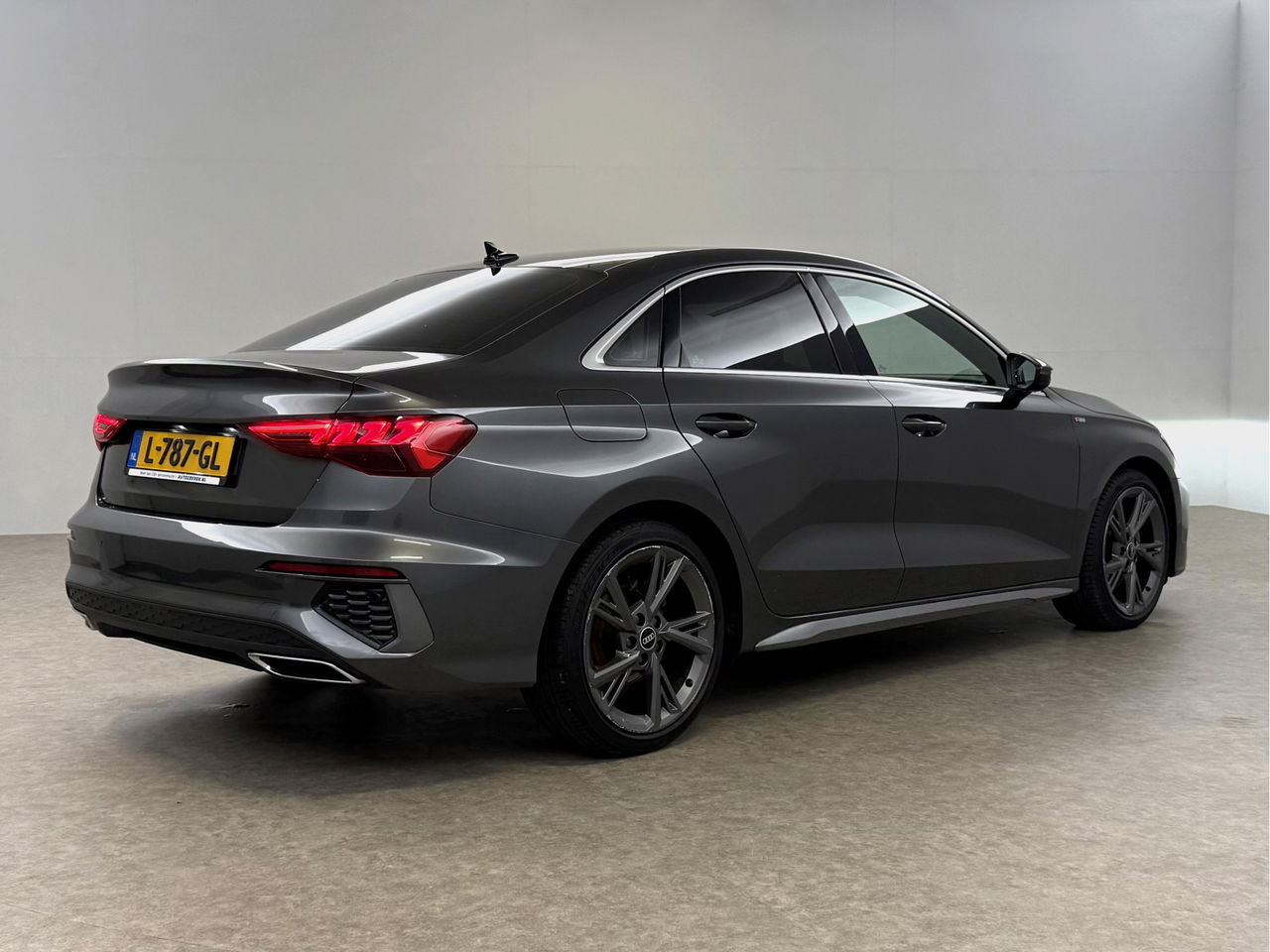 Audi A3 30TFSI S-Line | Virtual | Carplay | Navi | Parkeersens. | Stoelverwarming | LED | NAP