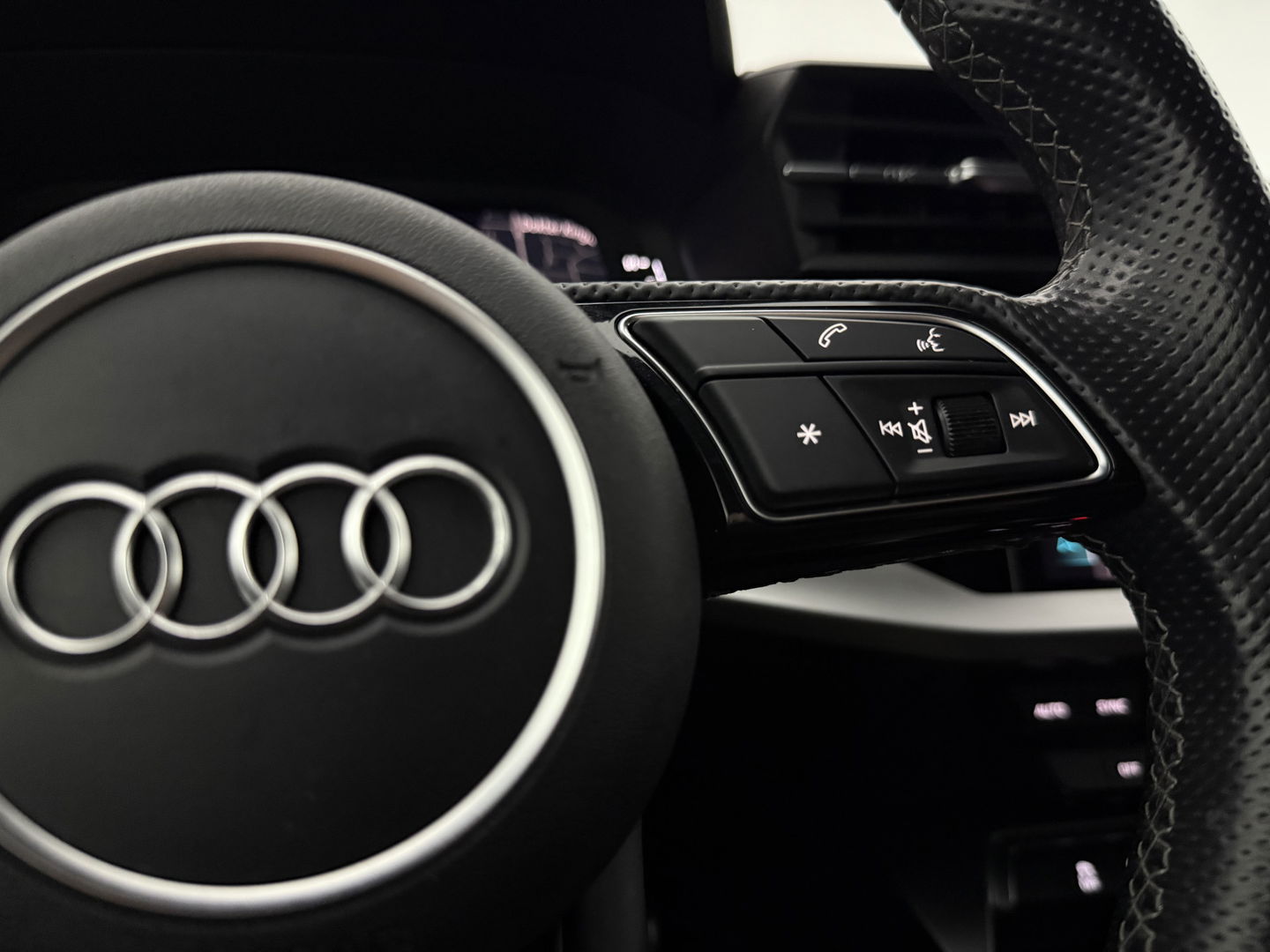 Audi A3 30TFSI S-Line | Virtual | Carplay | Navi | Parkeersens. | Stoelverwarming | LED | NAP