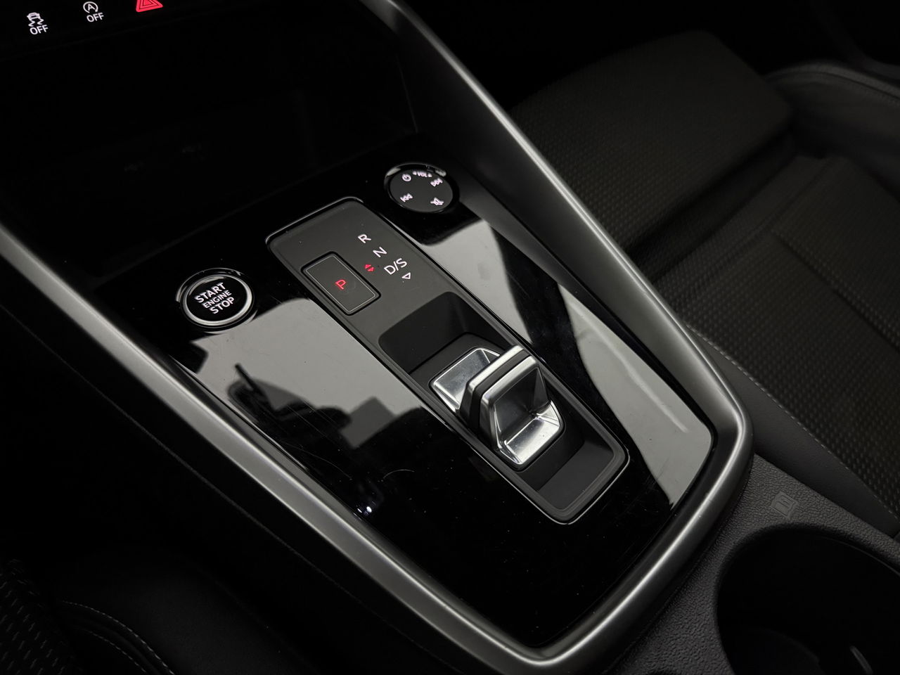 Audi A3 30TFSI S-Line | Virtual | Carplay | Navi | Parkeersens. | Stoelverwarming | LED | NAP