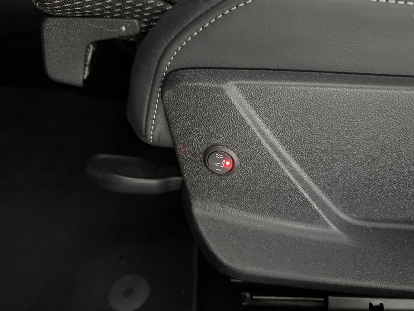 Audi A3 30TFSI S-Line | Virtual | Carplay | Navi | Parkeersens. | Stoelverwarming | LED | NAP