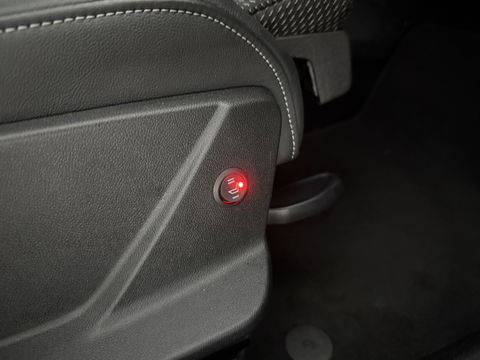 Audi A3 30TFSI S-Line | Virtual | Carplay | Navi | Parkeersens. | Stoelverwarming | LED | NAP