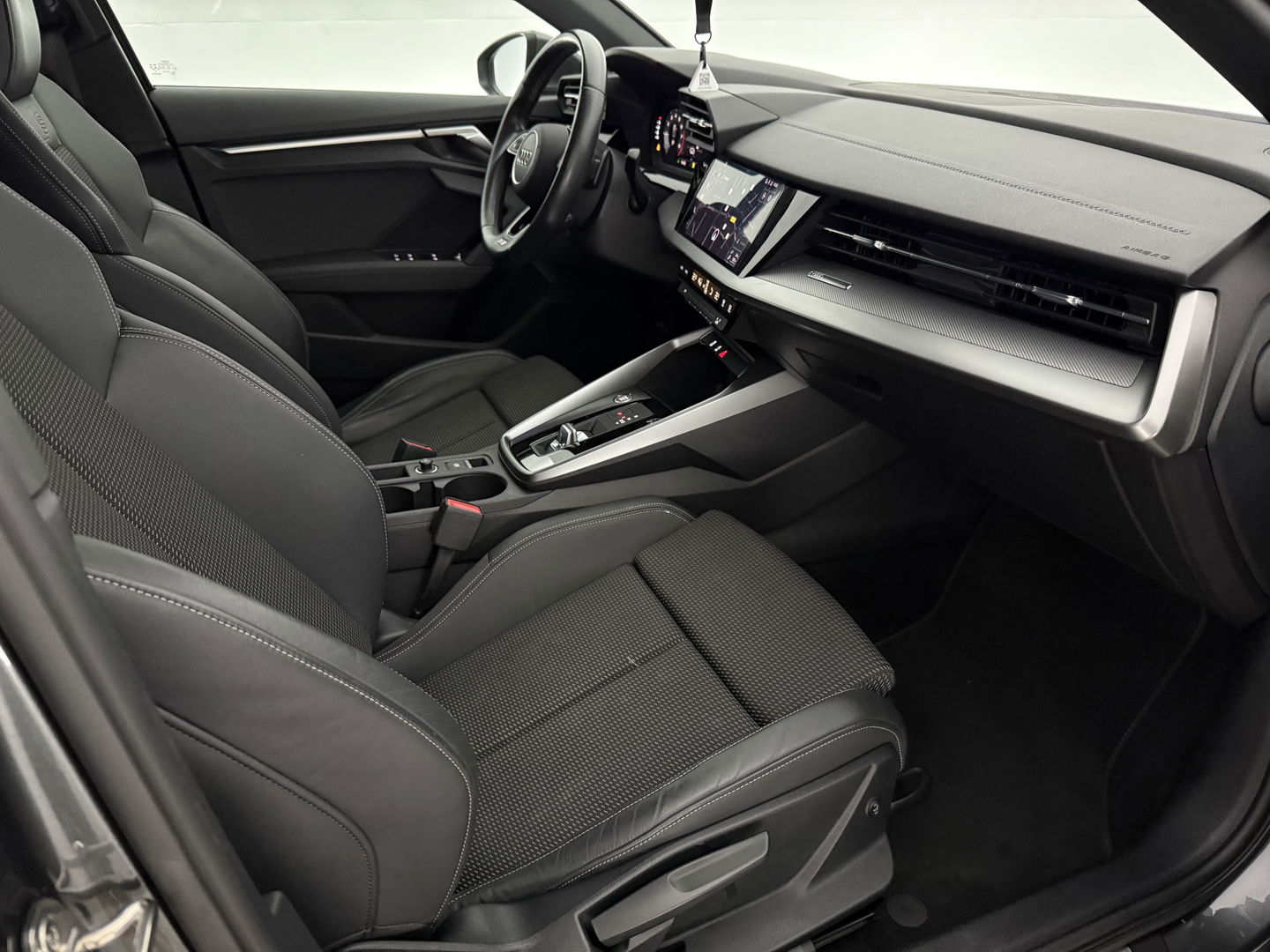 Audi A3 30TFSI S-Line | Virtual | Carplay | Navi | Parkeersens. | Stoelverwarming | LED | NAP