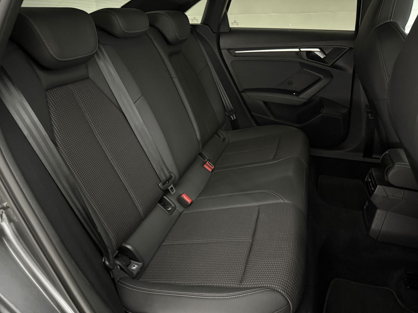 Audi A3 30TFSI S-Line | Virtual | Carplay | Navi | Parkeersens. | Stoelverwarming | LED | NAP