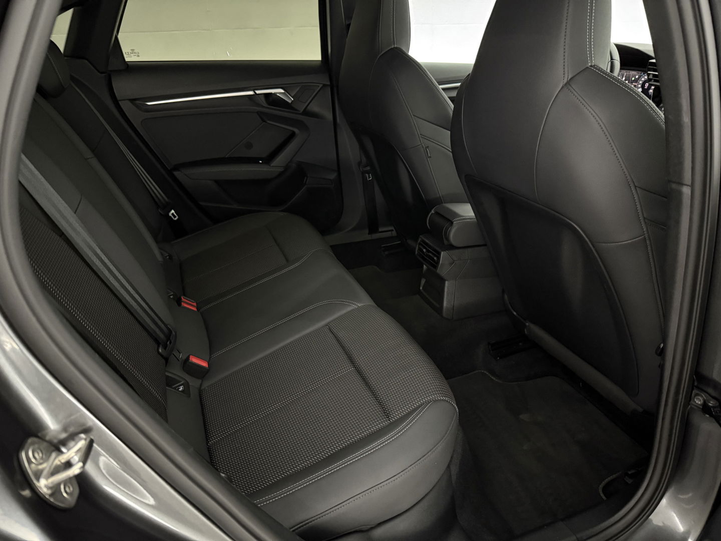 Audi A3 30TFSI S-Line | Virtual | Carplay | Navi | Parkeersens. | Stoelverwarming | LED | NAP