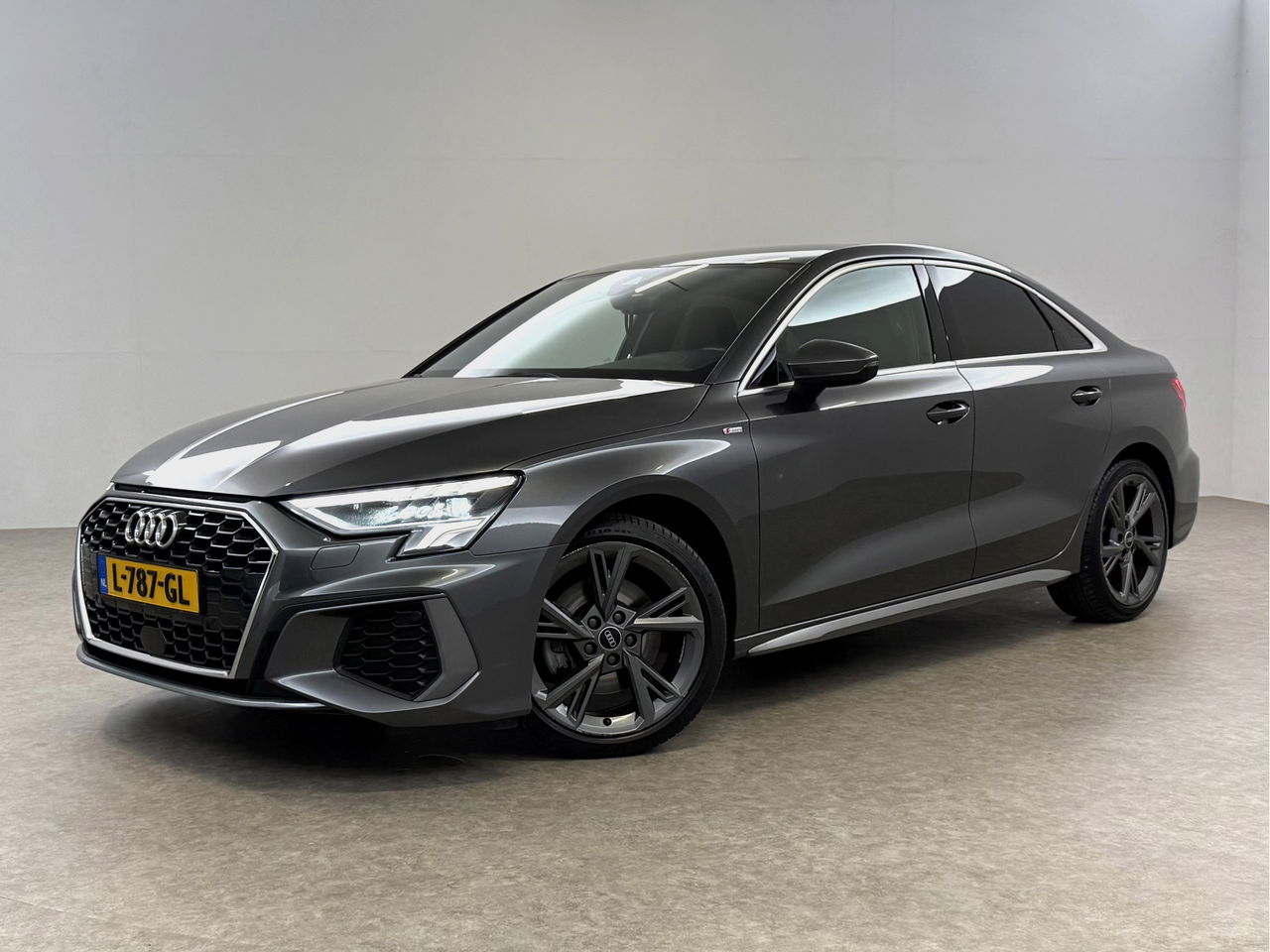 Audi A3 30TFSI S-Line | Virtual | Carplay | Navi | Parkeersens. | Stoelverwarming | LED | NAP