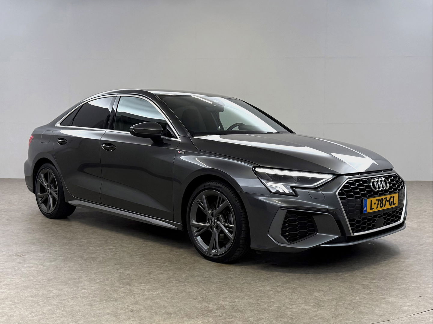 Audi A3 30TFSI S-Line | Virtual | Carplay | Navi | Parkeersens. | Stoelverwarming | LED | NAP