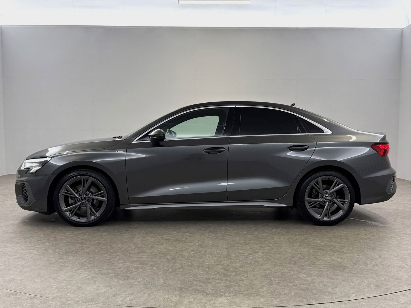 Audi A3 30TFSI S-Line | Virtual | Carplay | Navi | Parkeersens. | Stoelverwarming | LED | NAP