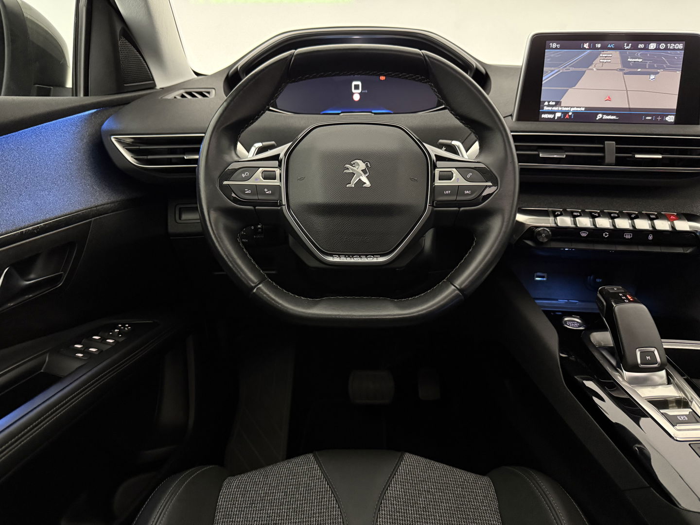 Peugeot 5008 1.2 PureTech Avantage | 7-zits | Pano | 360° | Sfeerverl. | Trekh | Carplay | LED | NAP