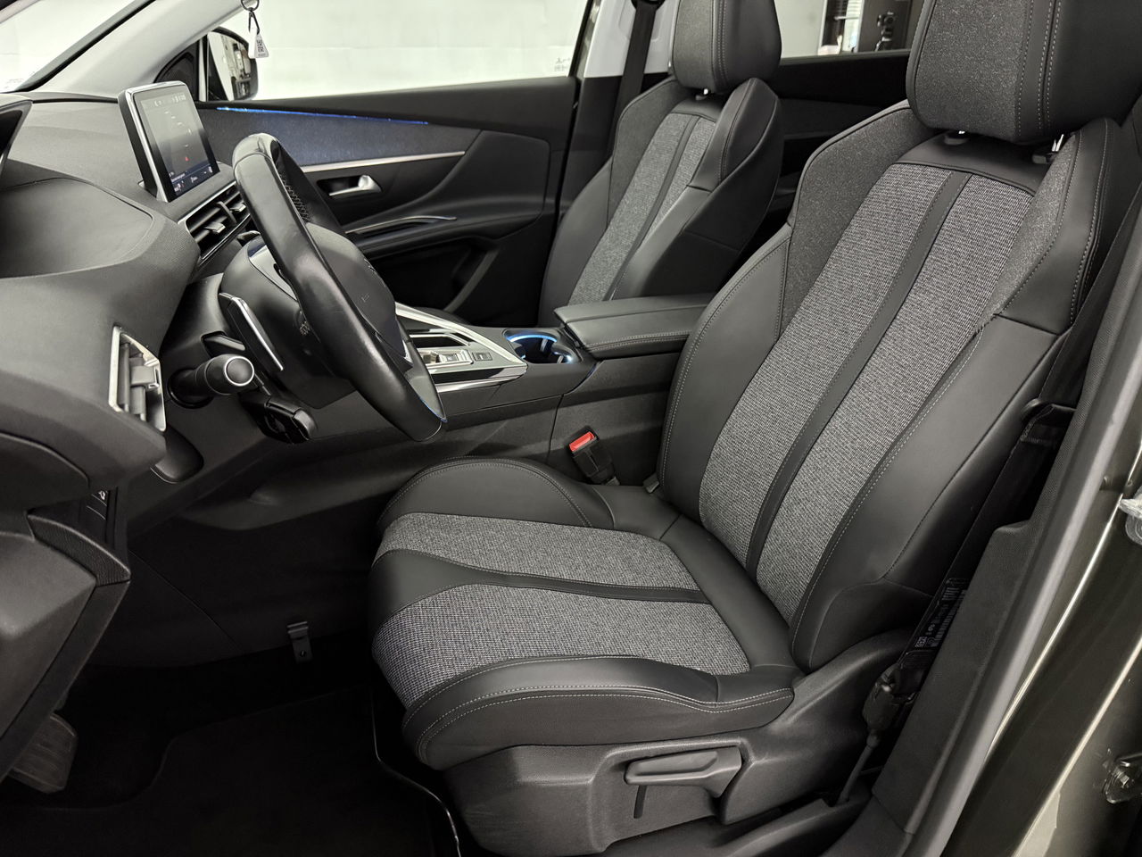 Peugeot 5008 1.2 PureTech Avantage | 7-zits | Pano | 360° | Sfeerverl. | Trekh | Carplay | LED | NAP