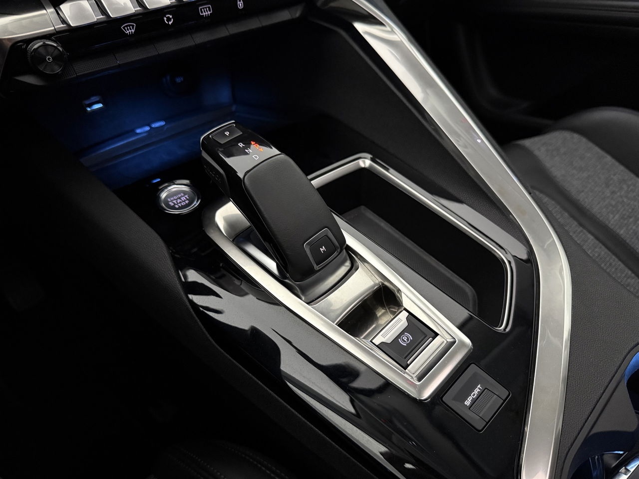 Peugeot 5008 1.2 PureTech Avantage | 7-zits | Pano | 360° | Sfeerverl. | Trekh | Carplay | LED | NAP