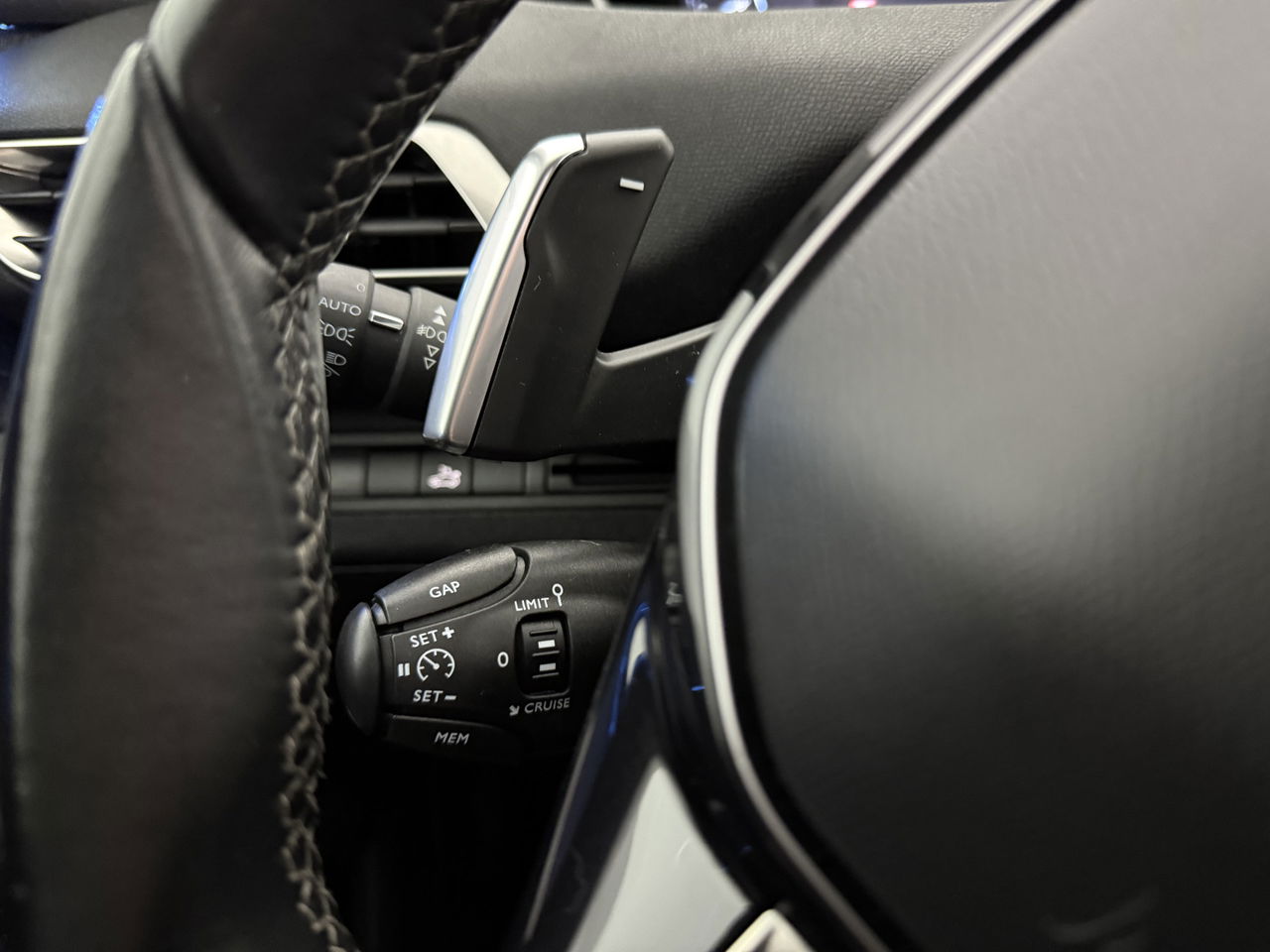 Peugeot 5008 1.2 PureTech Avantage | 7-zits | Pano | 360° | Sfeerverl. | Trekh | Carplay | LED | NAP