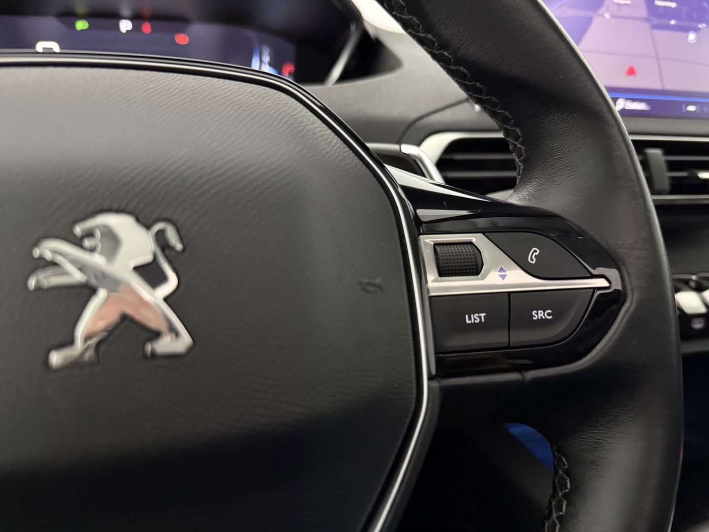 Peugeot 5008 1.2 PureTech Avantage | 7-zits | Pano | 360° | Sfeerverl. | Trekh | Carplay | LED | NAP