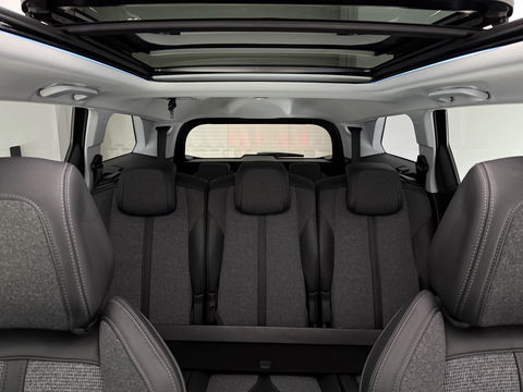 Peugeot 5008 1.2 PureTech Avantage | 7-zits | Pano | 360° | Sfeerverl. | Trekh | Carplay | LED | NAP